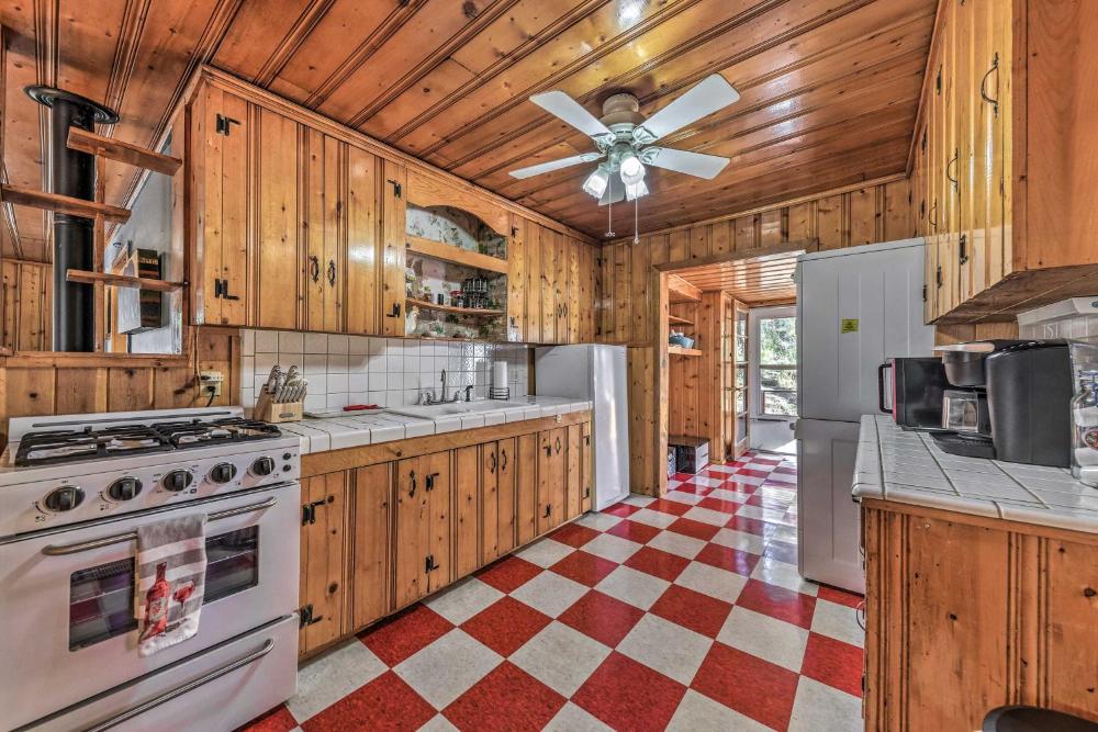 Ruidoso Cabin with Grill - Near Grindstone Lake!